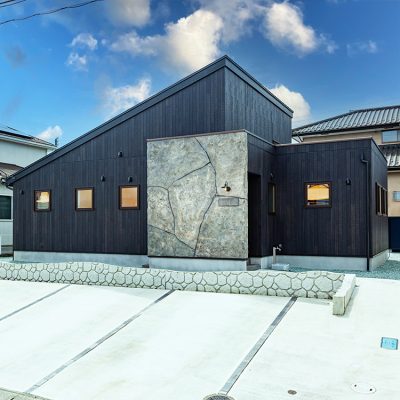 アイアン×無垢材　インダストリアルスタイルの平屋